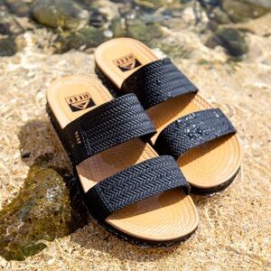 Reef Black and Tan Water Vista Slides